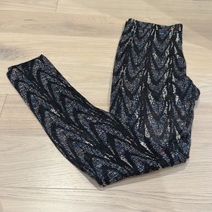 Beautiful printed BCBG Max Azria woven Legging